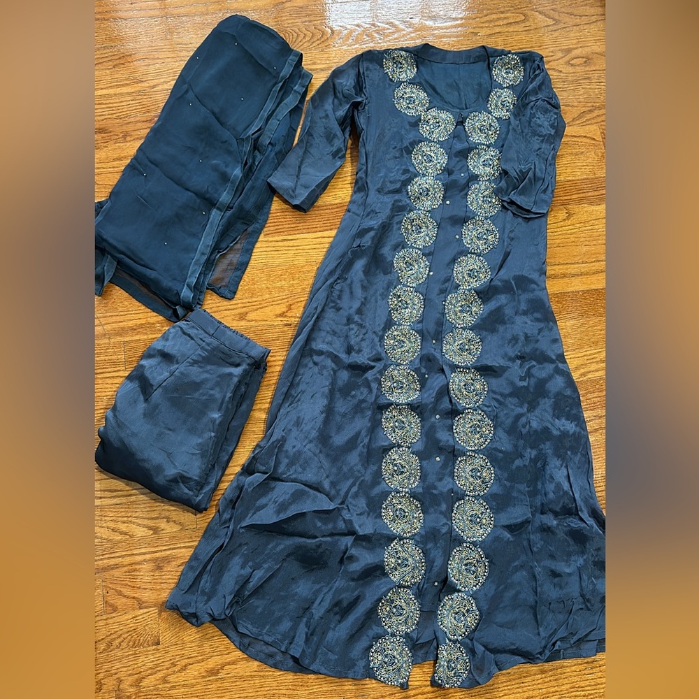 Pretty Dark Grey Dress! Brand new Unused.